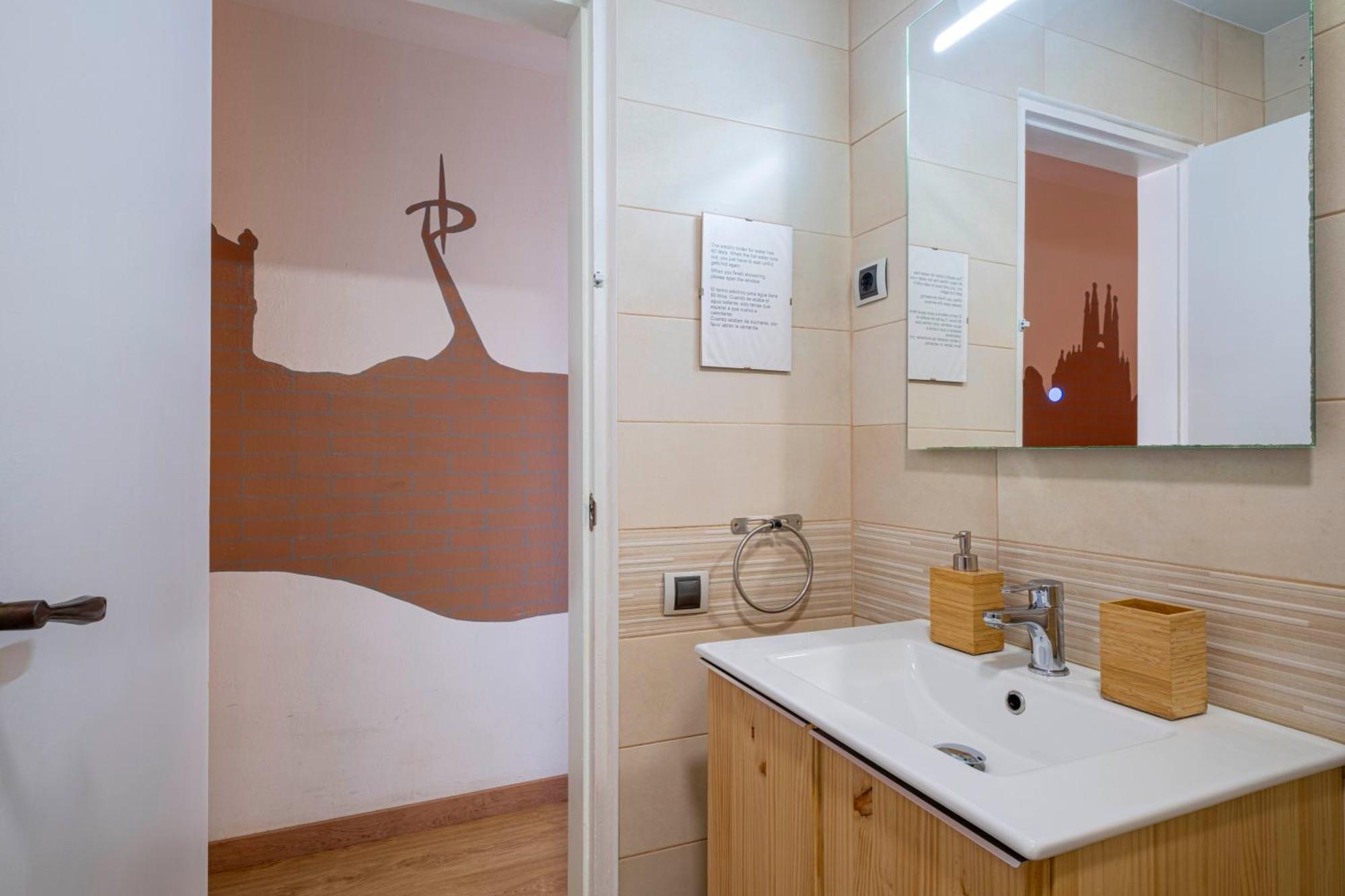 5 Min To The Sea And 15 Min To Barcelona Center Apartment Sant Adria de Besos Exterior photo